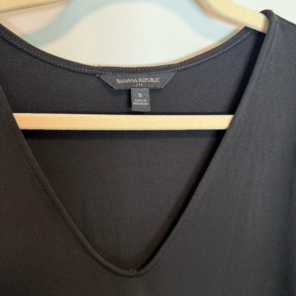 Banana Republic Black V-Neck Blouse - Picture 2 of 4